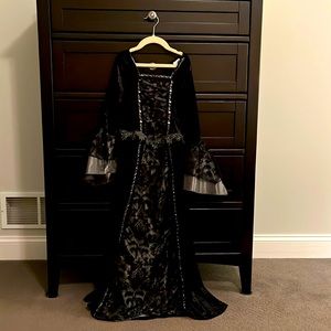 Girls ‘Vampire Princess’ costume, size Med (8-10)
